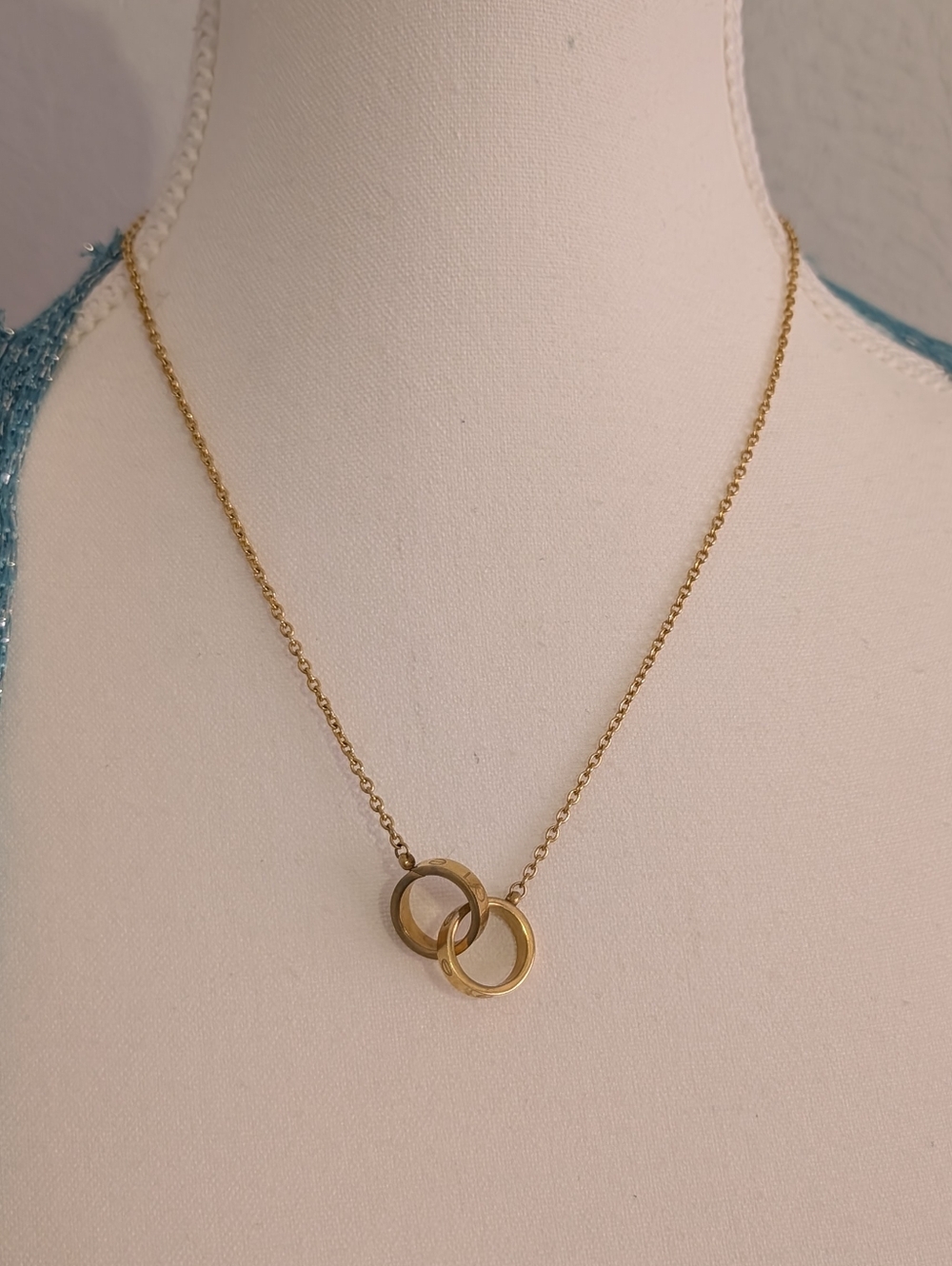 Gold Interlocking Circle Necklace - Women's Jewelry